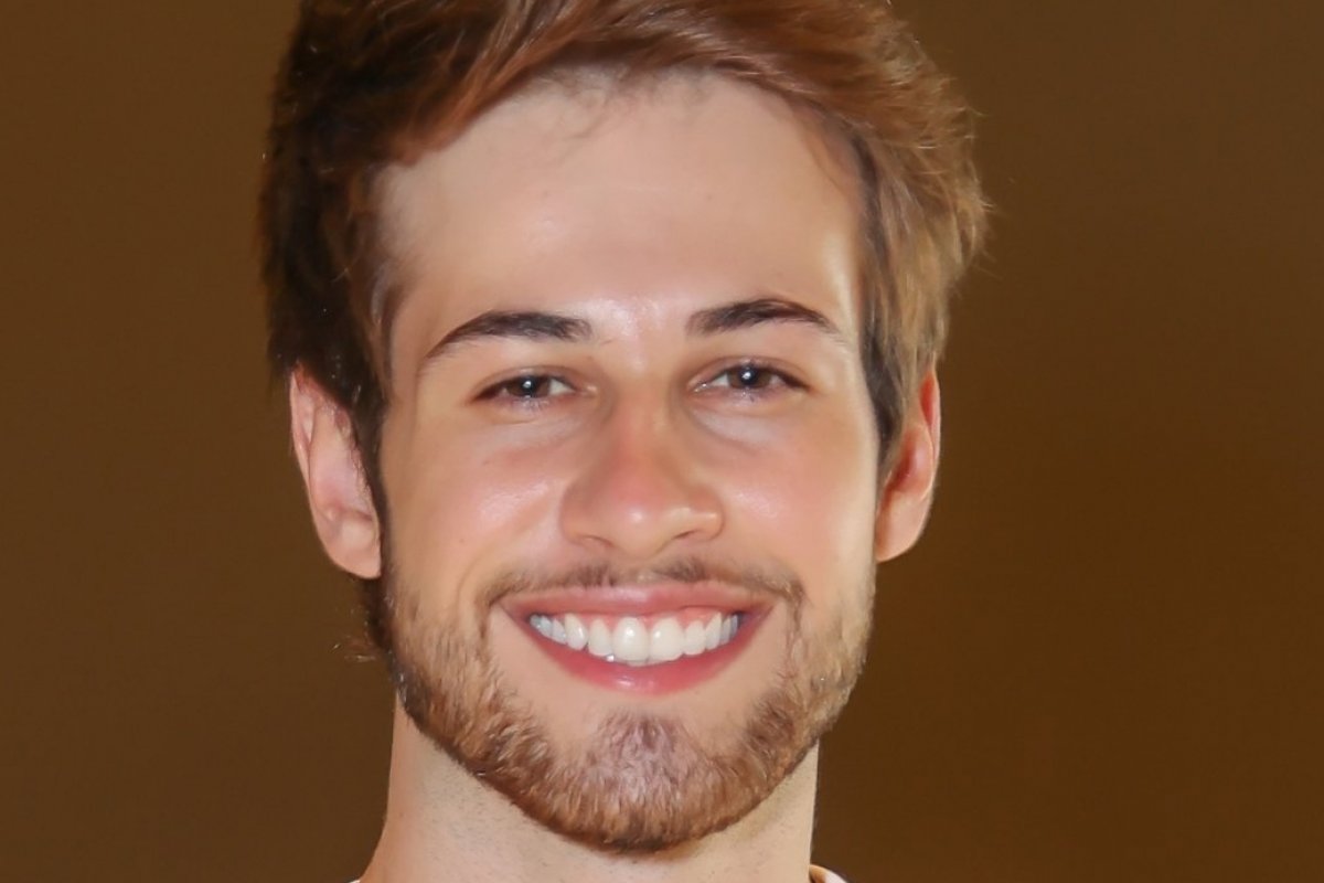 Junior Villa apresenta composição inédita nas redes sociais