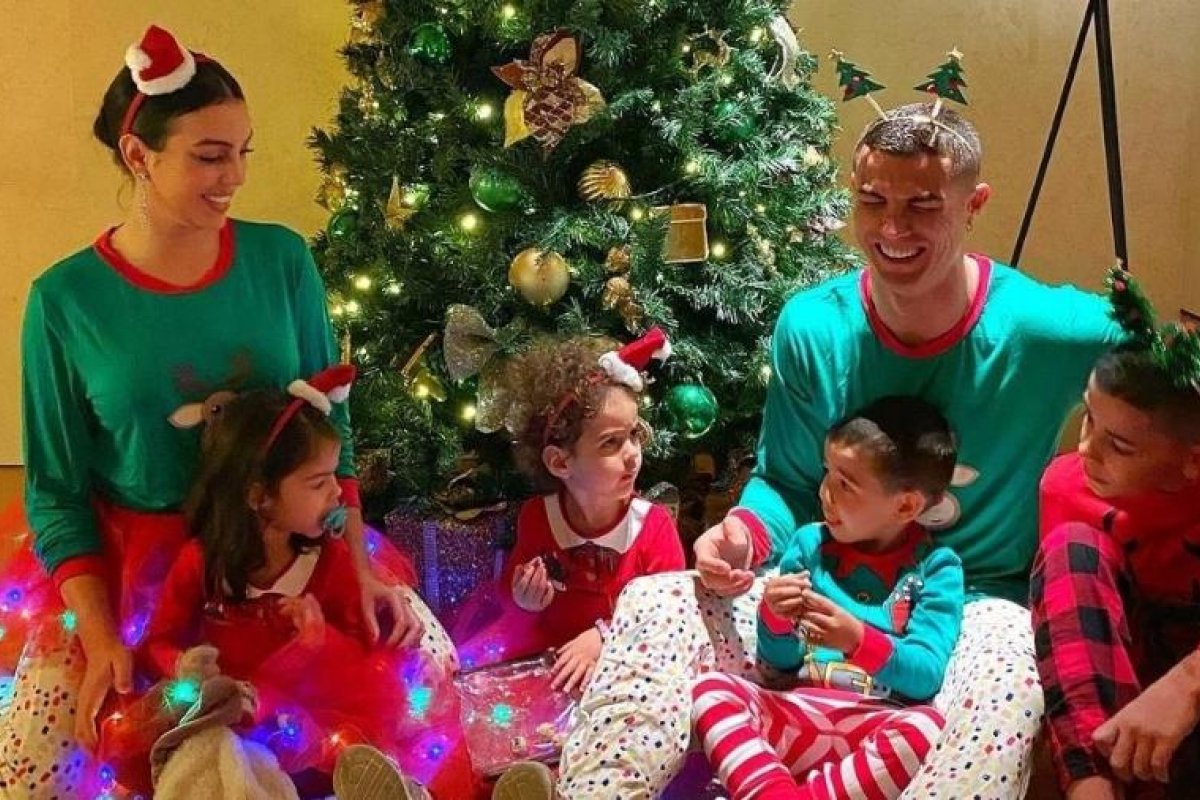 Pelé, Cristiano Ronaldo, Neymar e outros jogadores usaram as redes sociais para desejar um Feliz Natal