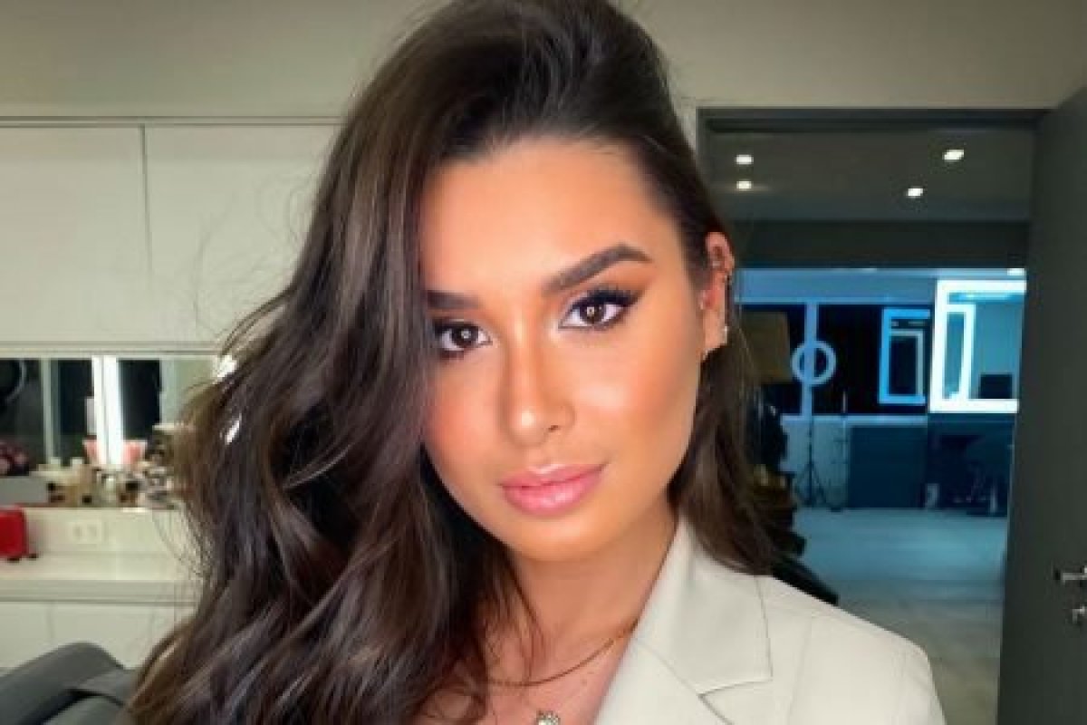 Blogueira quebra 28 ossos ao cair de moto e ser atropelada por caminhão