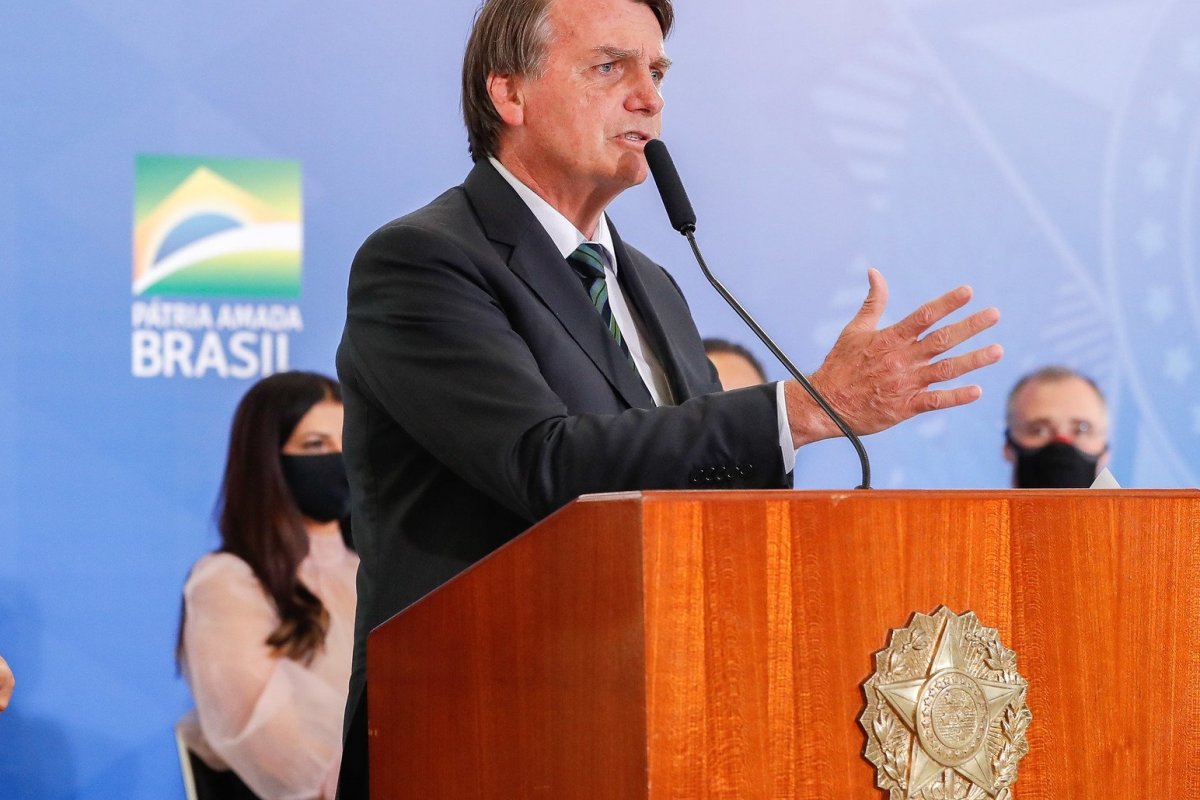 Bolsonaro edita mais MPs que antecessores, mas converte menos em leis