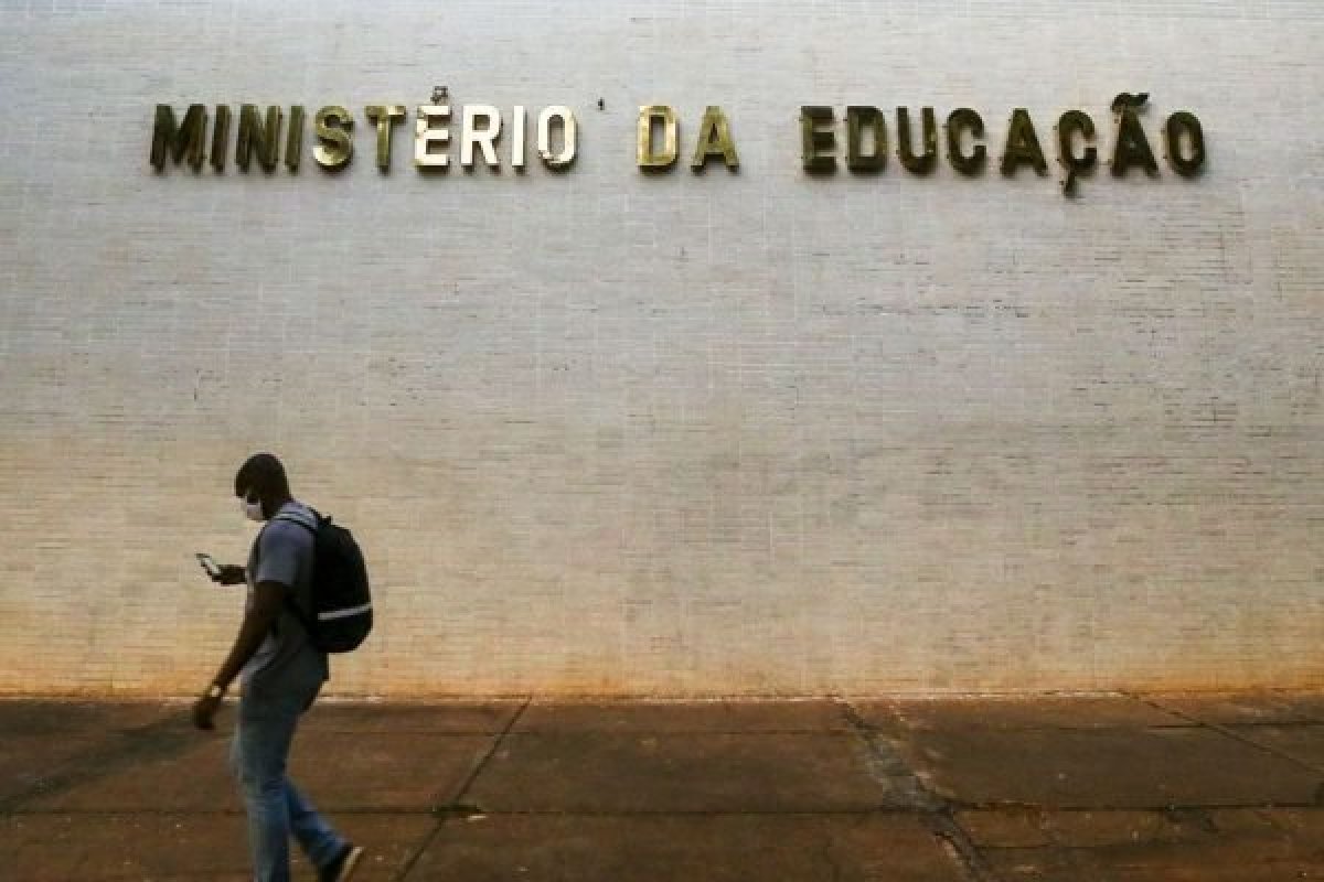 MEC abre novas vagas em curso online para professor de alfabetização