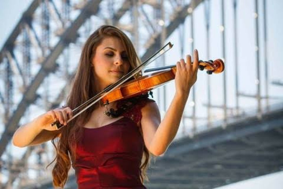 Violinista precisou crescer seu número de seguidores no Instagram para conseguir visto de residente internacional