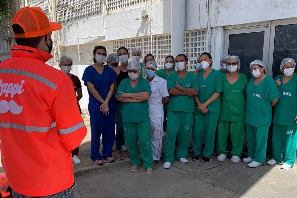 Rappi presenteia 160 profissionais da saúde