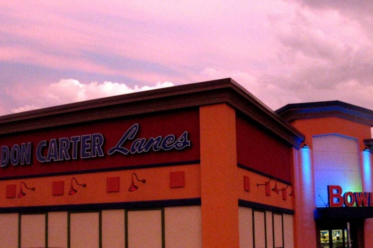 Três pessoas morrem em tiroteio em pista de boliche nos EUA