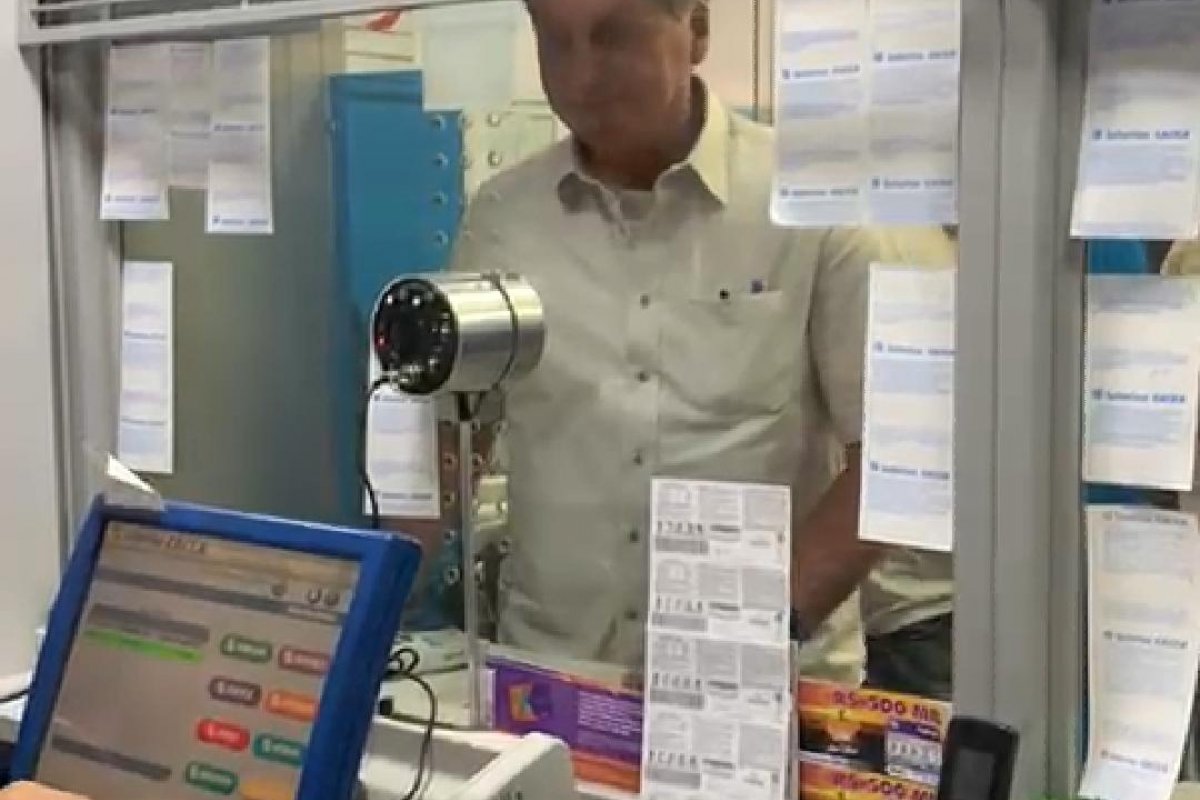 Vídeo: Bolsonaro aposta na Mega da Virada em lotérica do DF