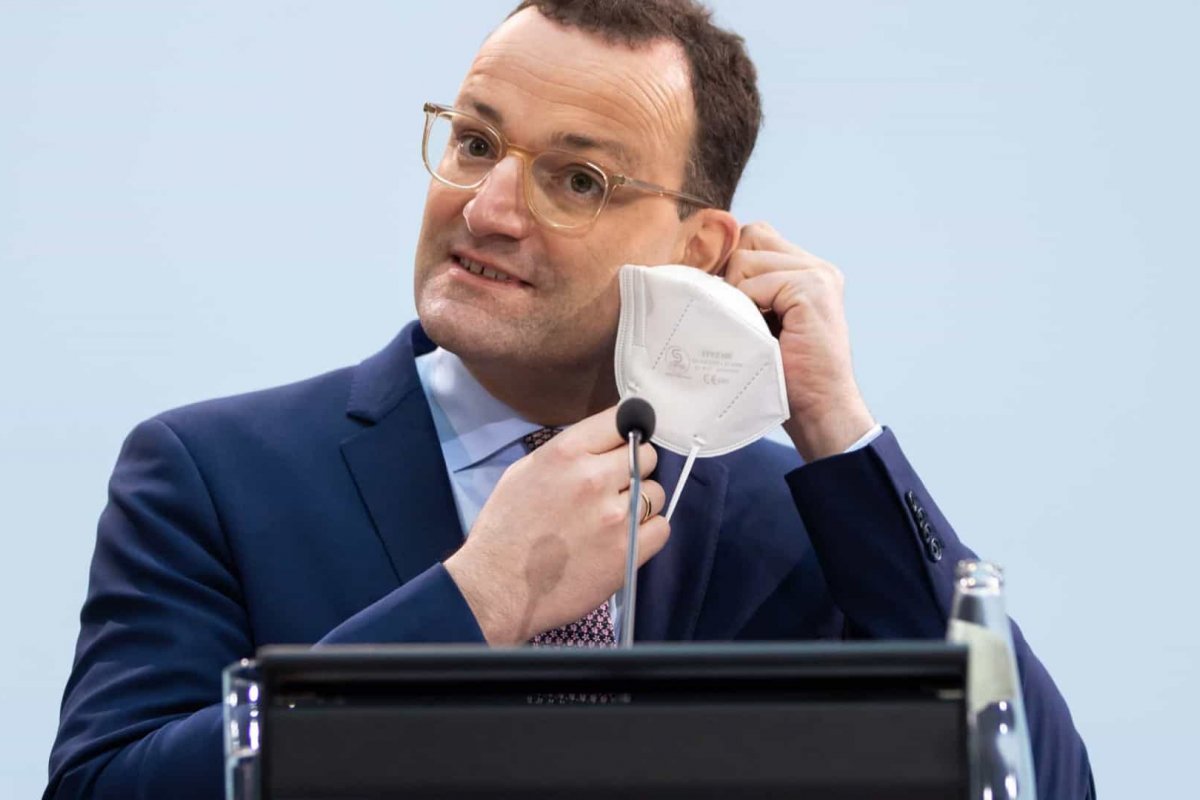 Covid-19: Ministro da Saúde alemão se mostra desagradado com início da vacinação um dia antes