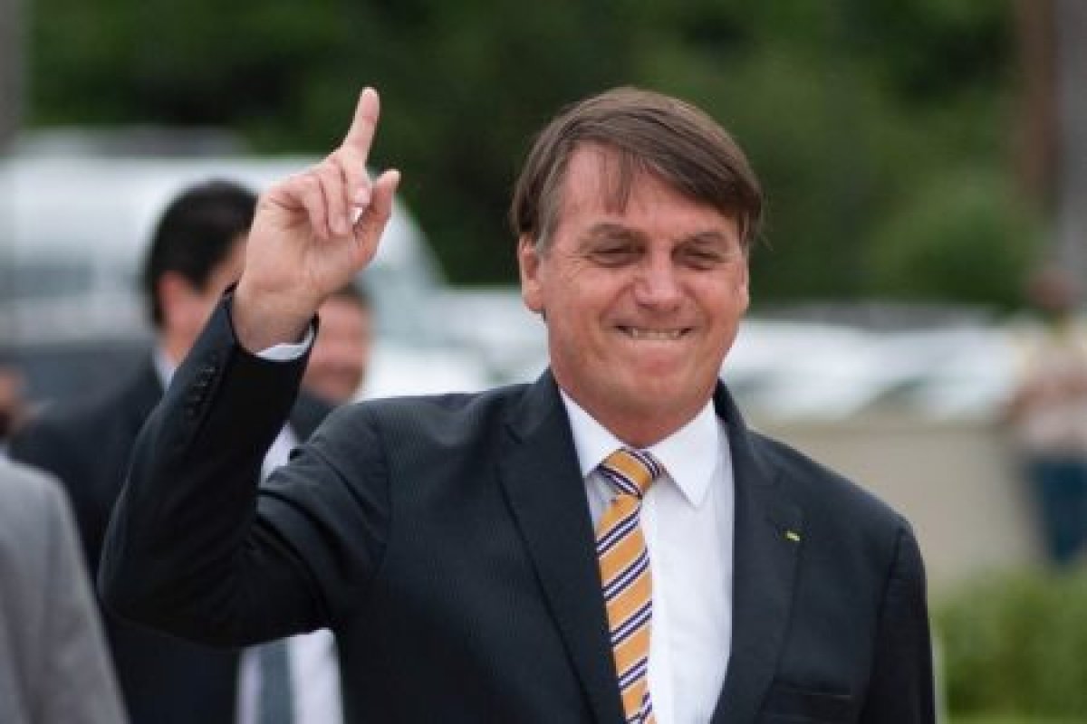 Bolsonaro vai passar o Réveillon no Guarujá