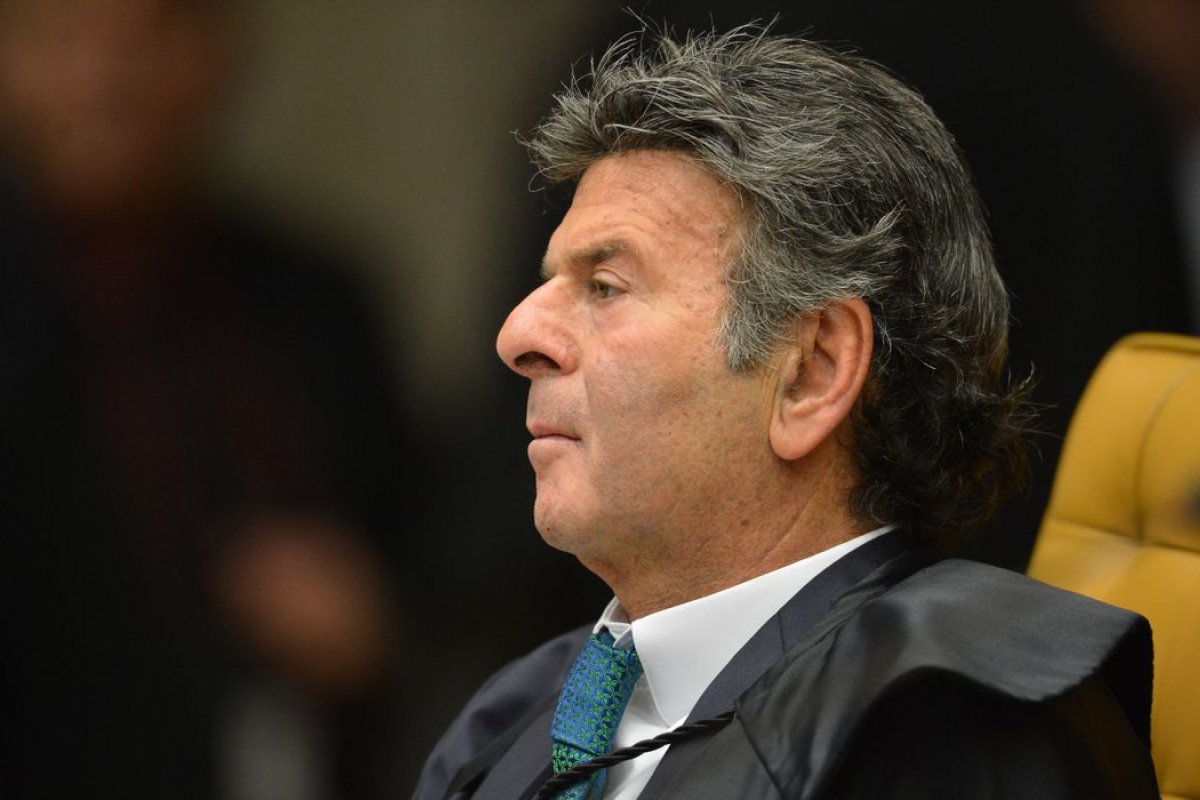 Fux exonera secretário do STF que pediu reserva de cinco mil vacinas contra a Covid-19