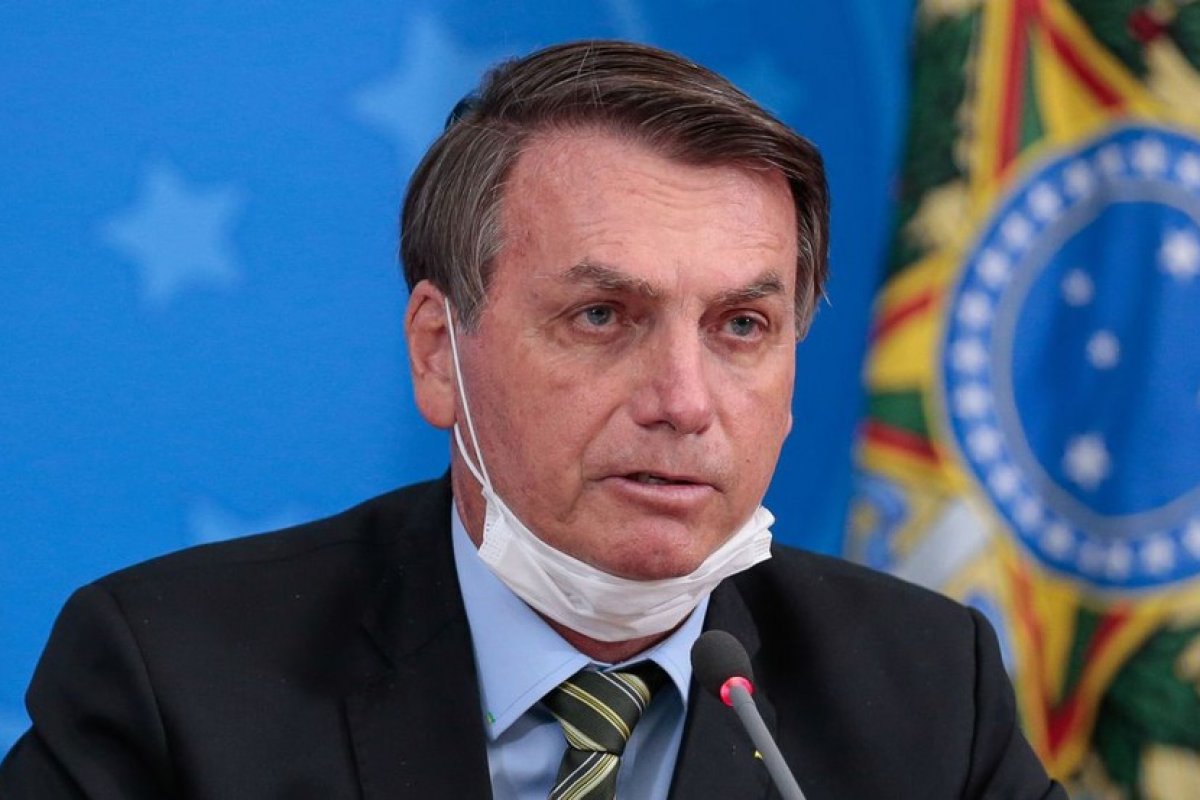 "Quem quer vender tem que se apresentar", diz Bolsonaro sobre laboratórios que querem comercializar a vacina contra a covid