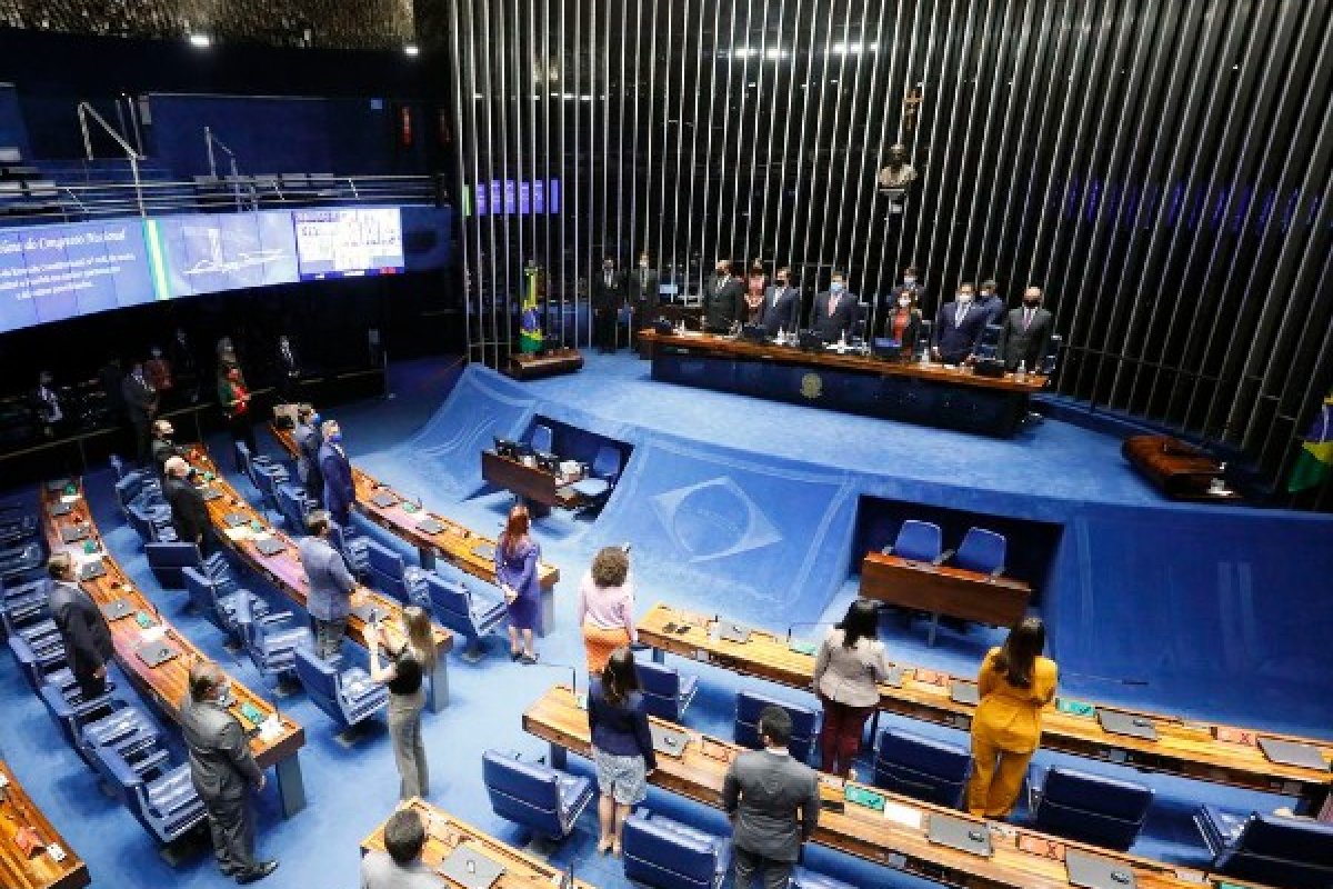 Contrário ao Governo Federal, senadores pedem prorrogação do auxílio emergencial
