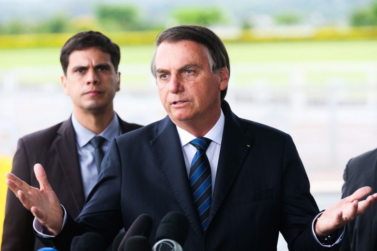 Bolsonaro vai editar nova MP para destravar processo de aquisição de vacinas