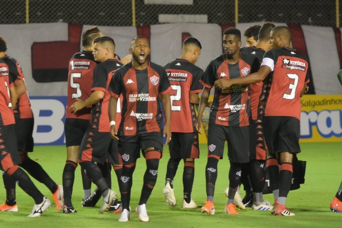 Vitória mantém média de dois gols marcados em triunfos no Barradão pela Série B