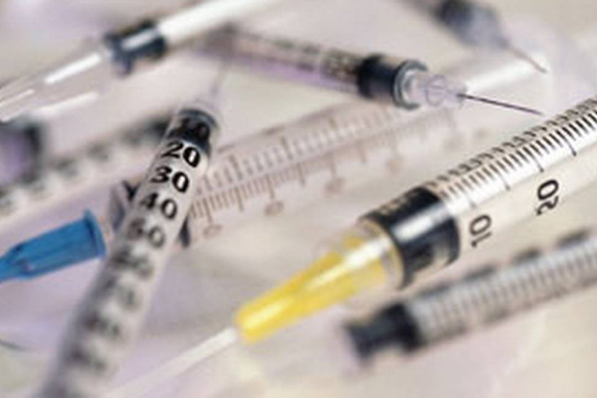 Ministério da Saúde compra apenas 3% de seringas e agulhas para vacinação contra covid-19