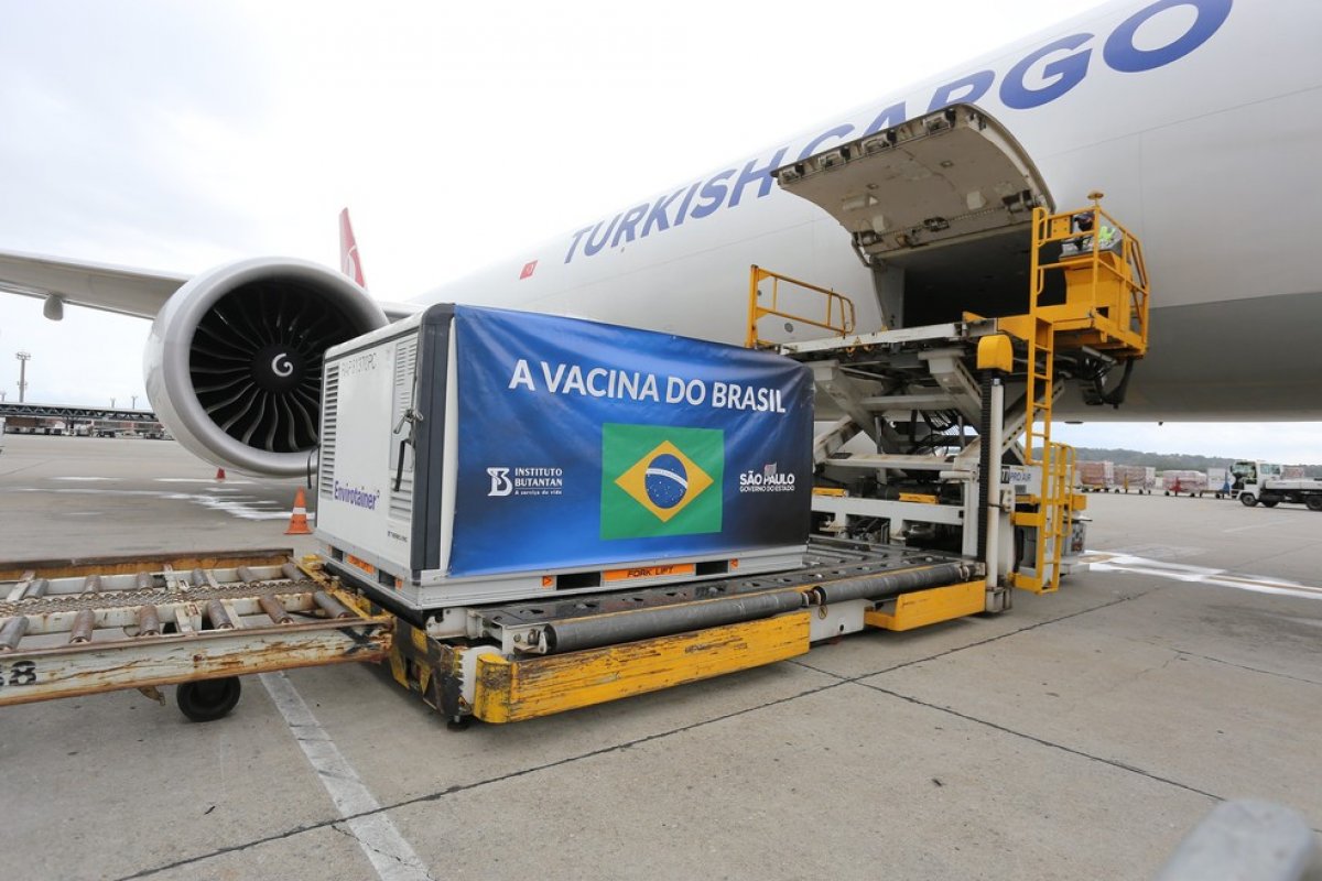 Butantan recebe novo lote da Coronavac com mais 1,5 milhão de doses
