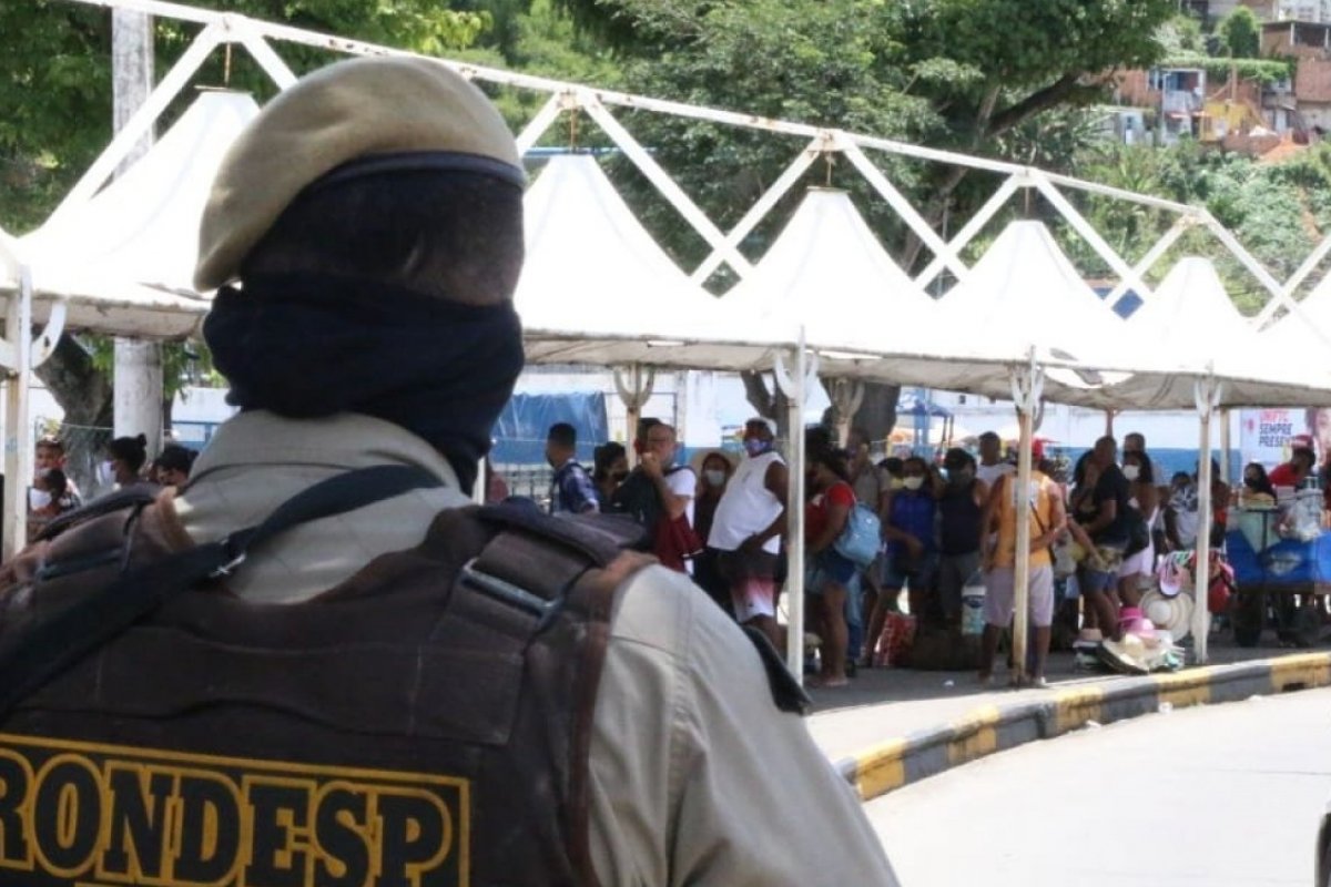 Dois cambistas são detidos no ferry boat de Salvador