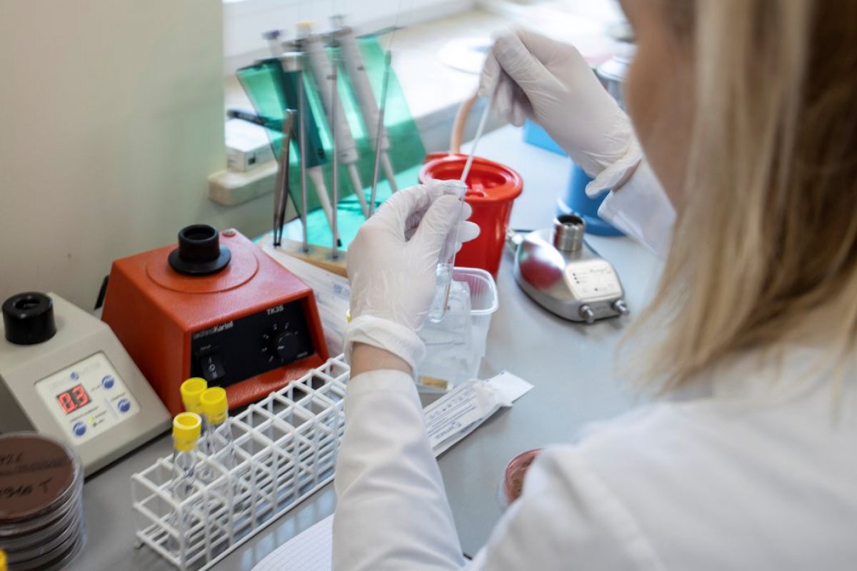 Covid-19: Vacina de Oxford tem eficácia de 70% com 21 dias após 1ª dose