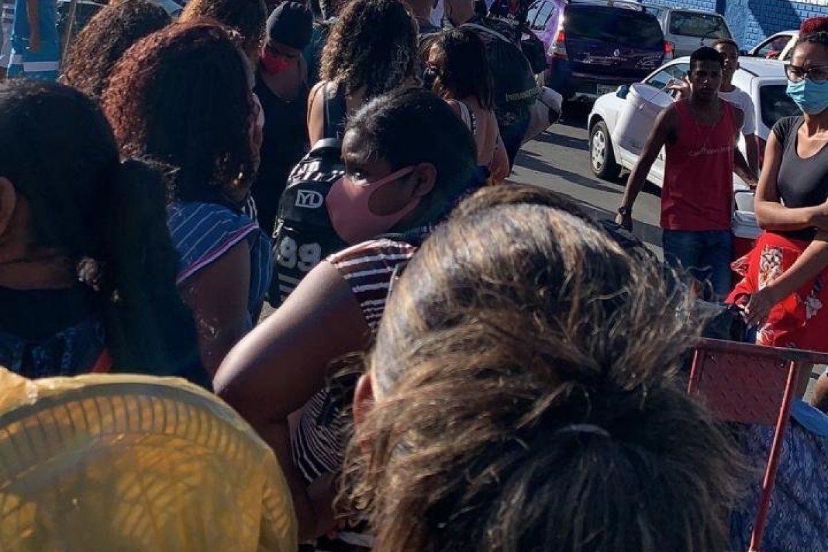 Em foto enviada ao Farol, aglomeração é registrada no Ferry Boat de Salvador