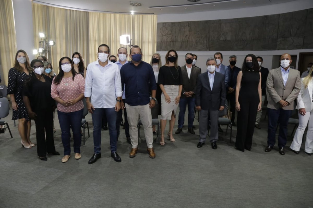 Prefeitos, vice e secretários podem ter aumento de 1,8% nos salários