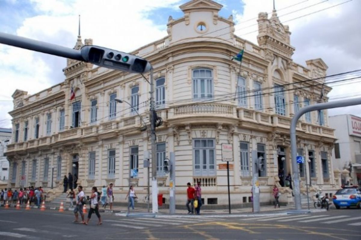 Prefeitura de Feira libera pagamento de férias para professores