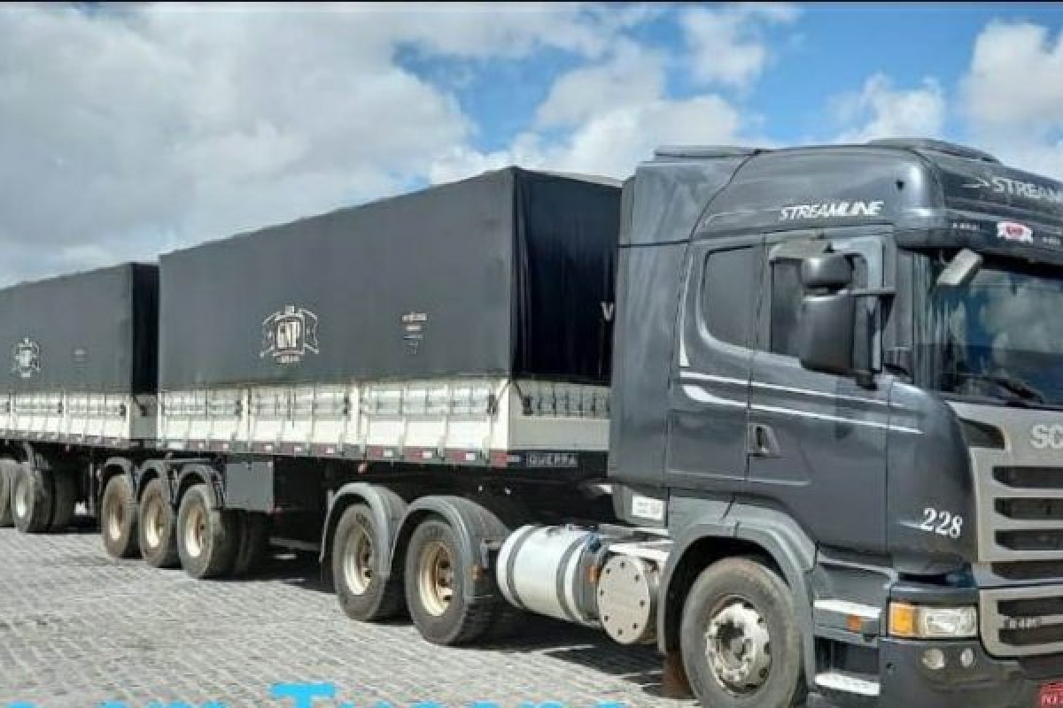 Polícia recupera carreta com carga avaliada em R$ 100 mil