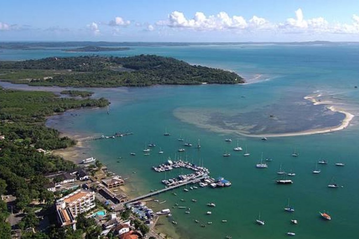 Quatro pessoas são resgatadas em lancha à deriva na Ilha de Itaparica