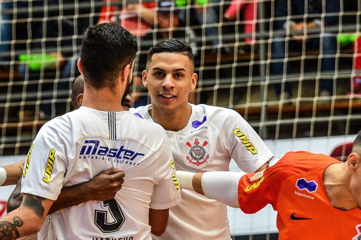 Corpo do jogador de futsal do Corinthians é transferido para São Paulo 