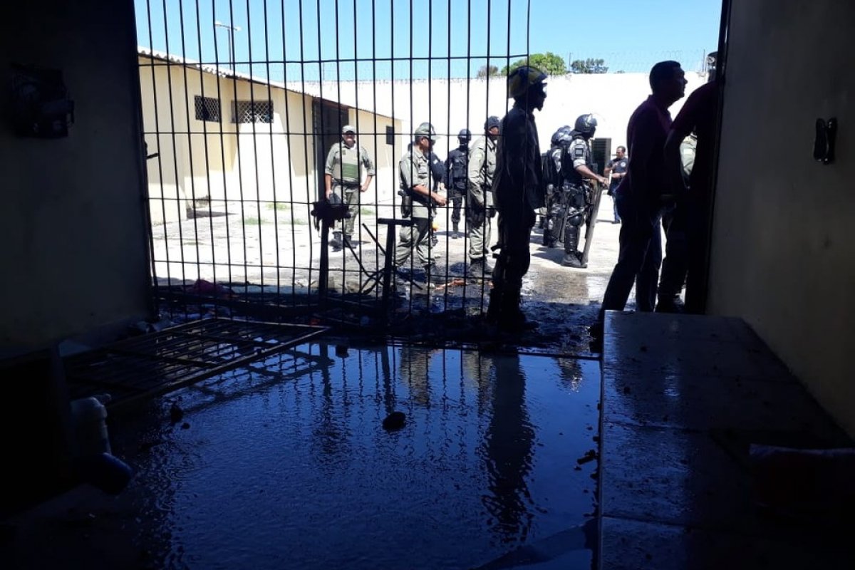 Adolescentes iniciam rebelião no CEM, em Teresina