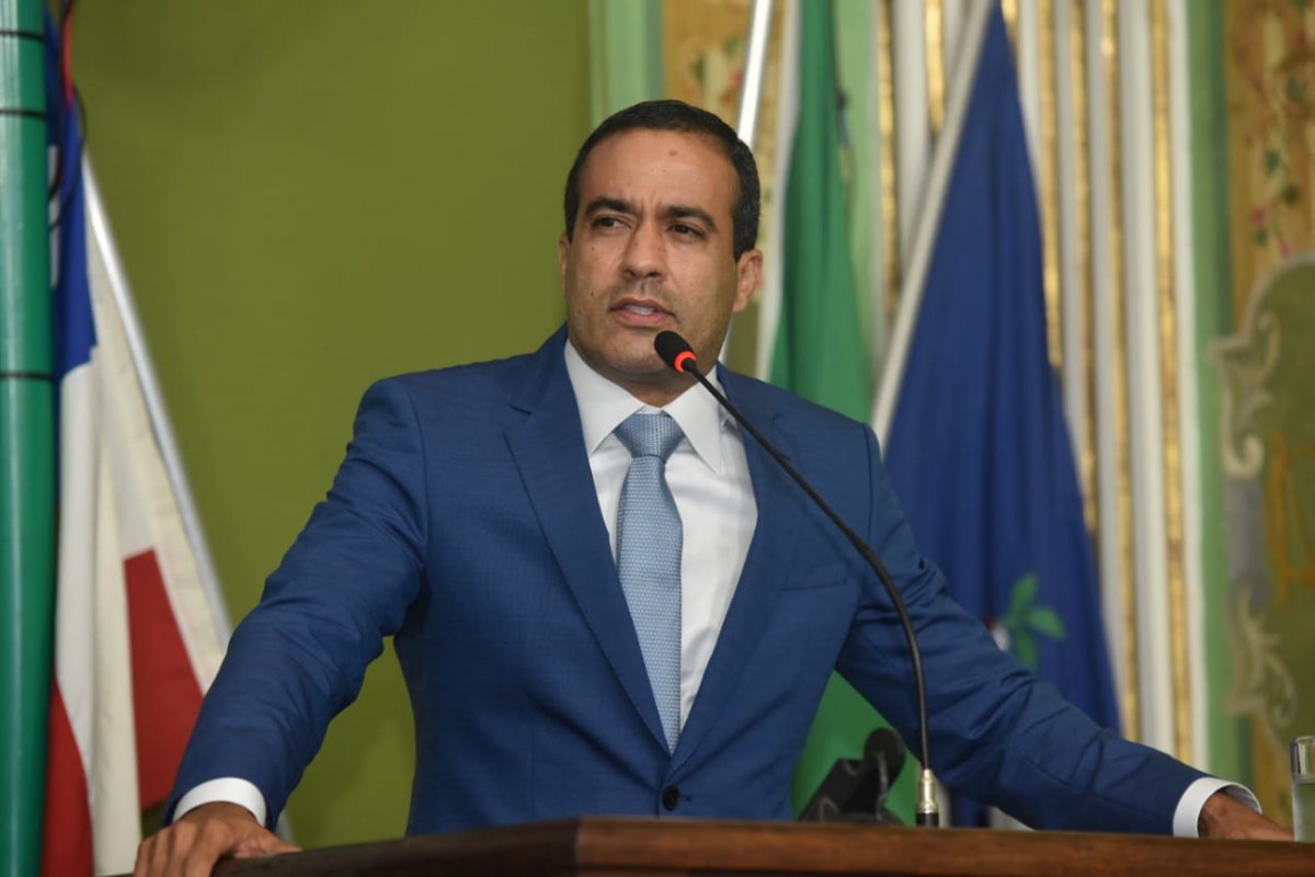 Em discurso de posse, Bruno Reis agradece a ACM Neto: "Tenho muito orgulho de ter feito parte da sua equipe"