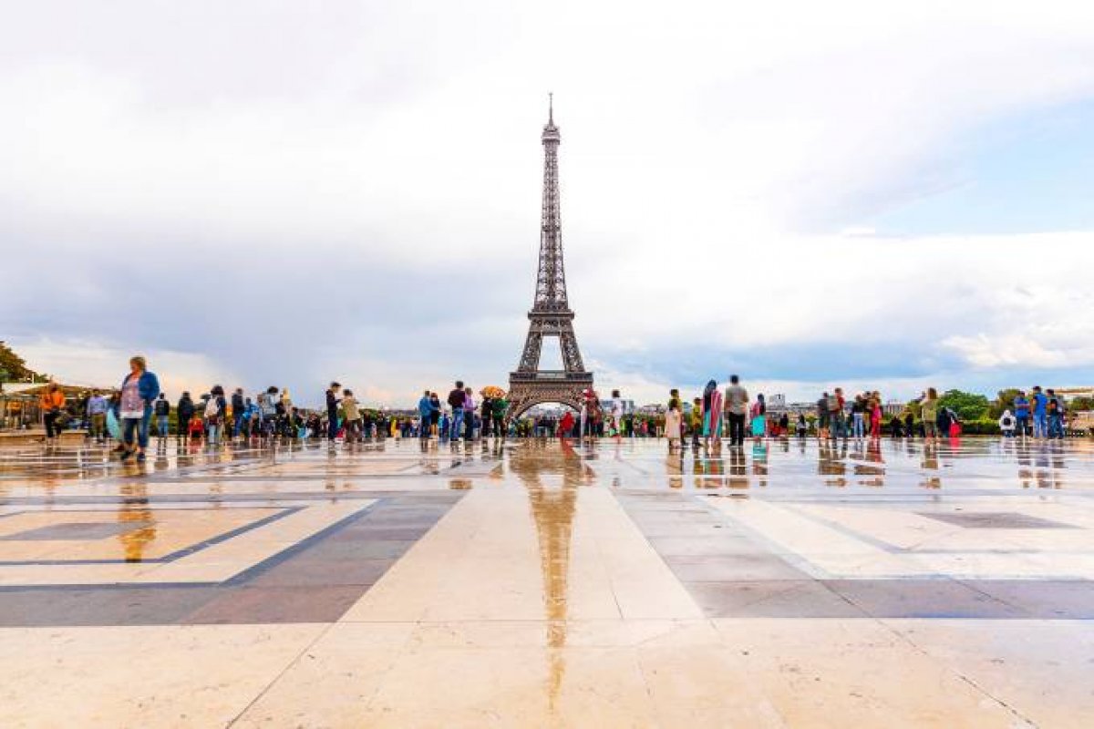 França amplia toque de recolher para conter avanço da covid-19