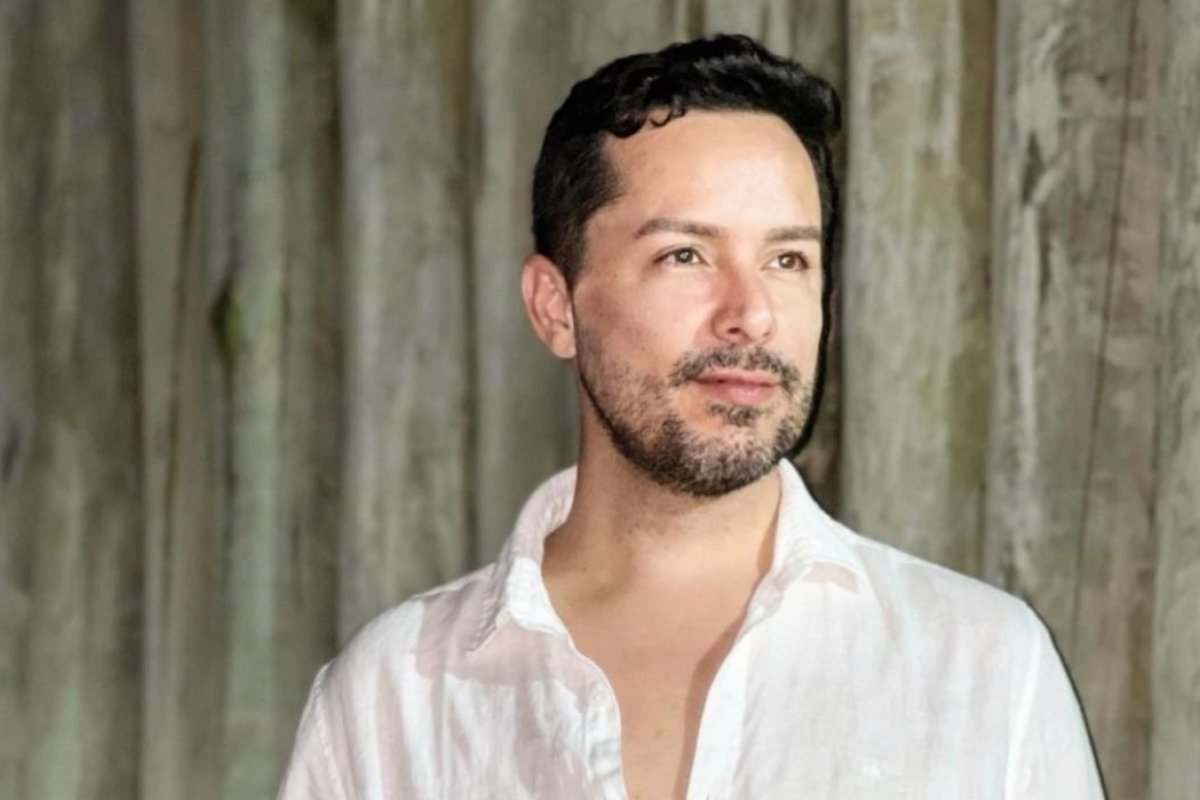 Manager de famosos, Luciéllio Guimarães curte férias entre Arraial D'Ajuda e Trancoso