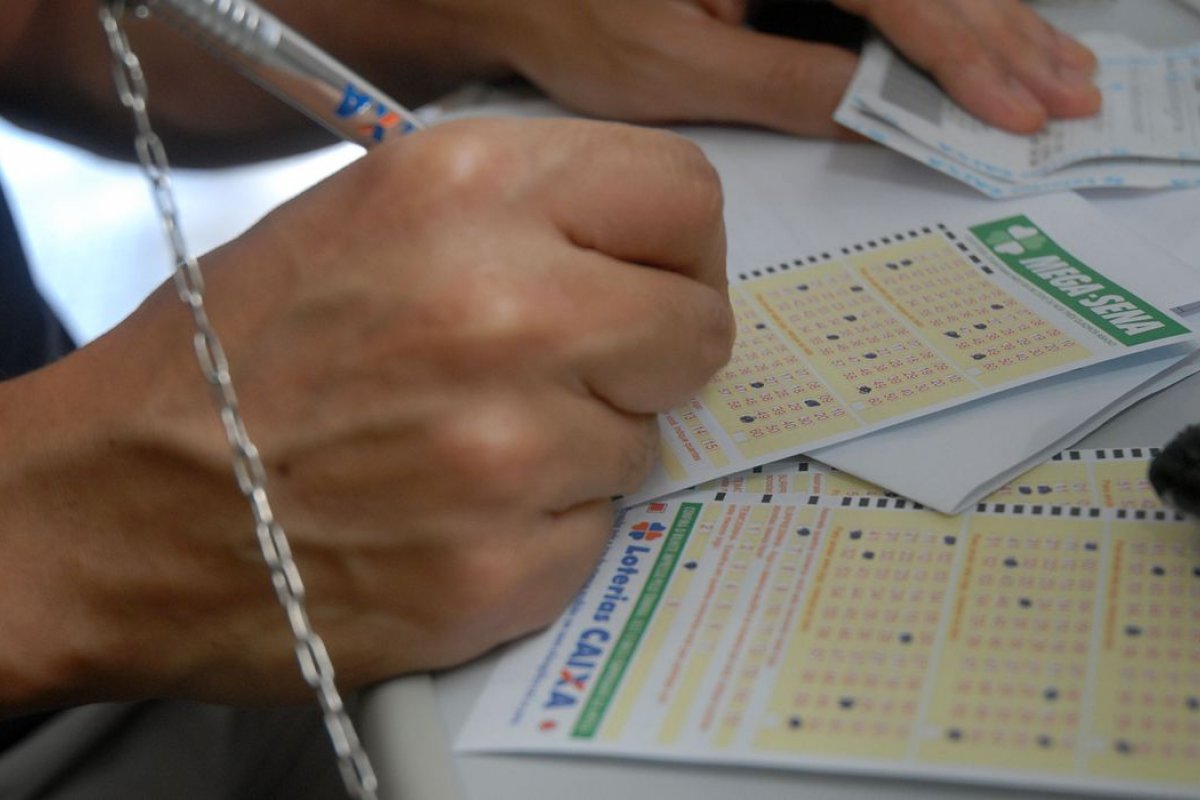 Ninguém acerta seis dezenas da Mega e prêmio acumula em R$ 4 milhões