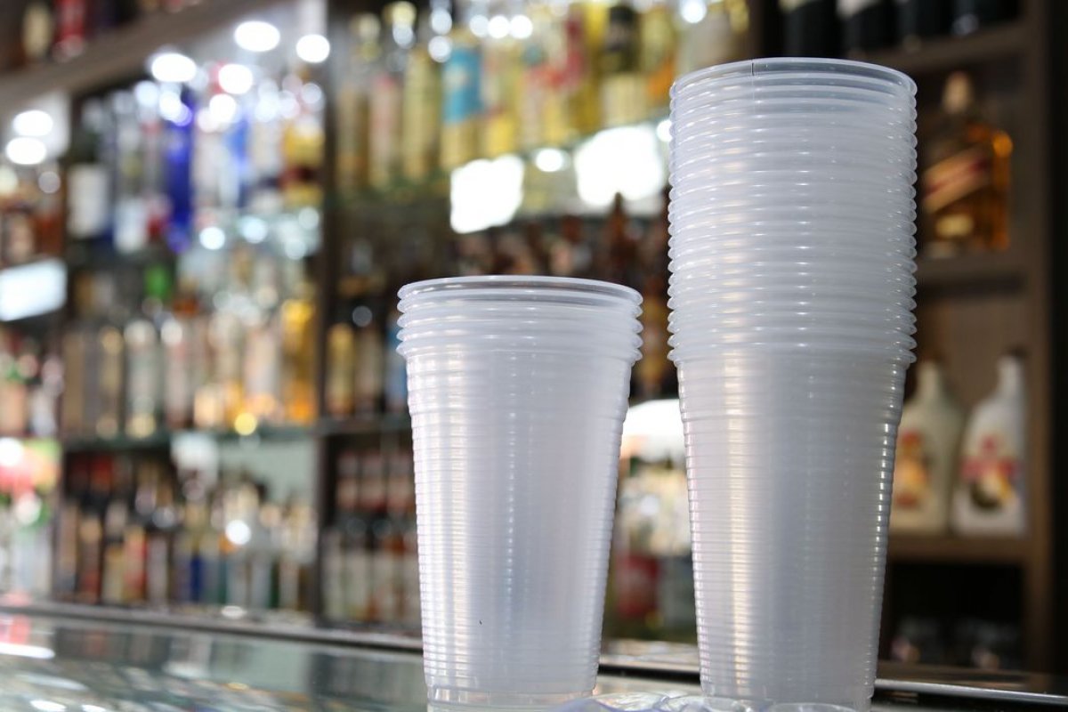 SP proíbe fornecimento de itens plásticos descartáveis em estabelecimentos