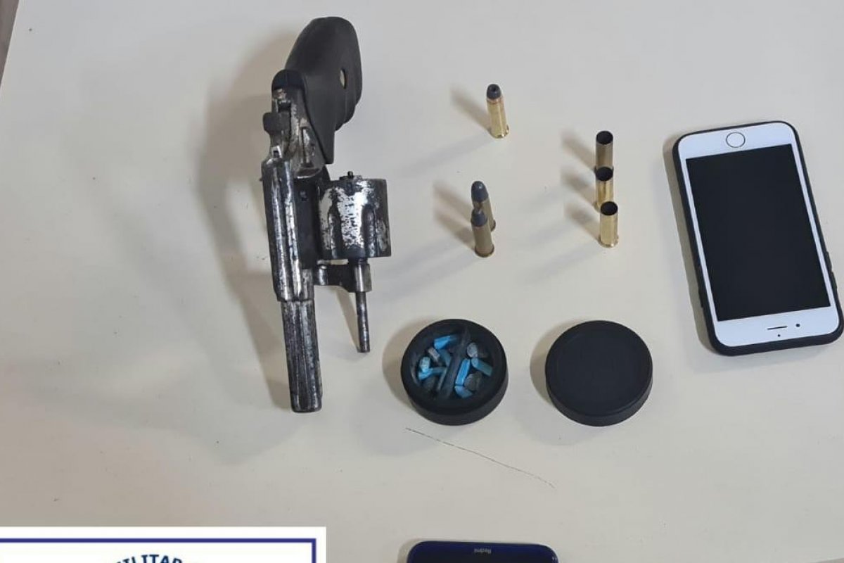 Polícia flagra envio de drogas por carro de aplicativo em Camaçari