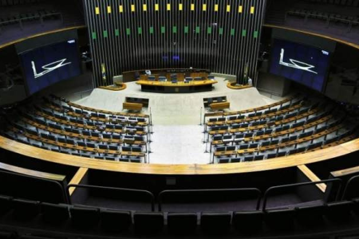 Câmara gastou R$ 31,9 milhões com aluguel de carros e gasolina para deputados