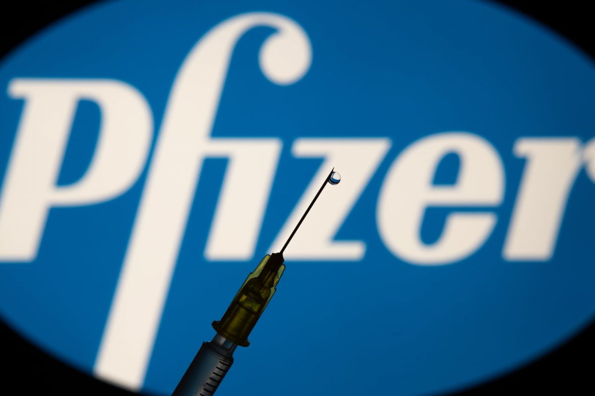 Aprovação da OMS à vacina da Pfizer deve reduzir custo do imunizante, diz especialista