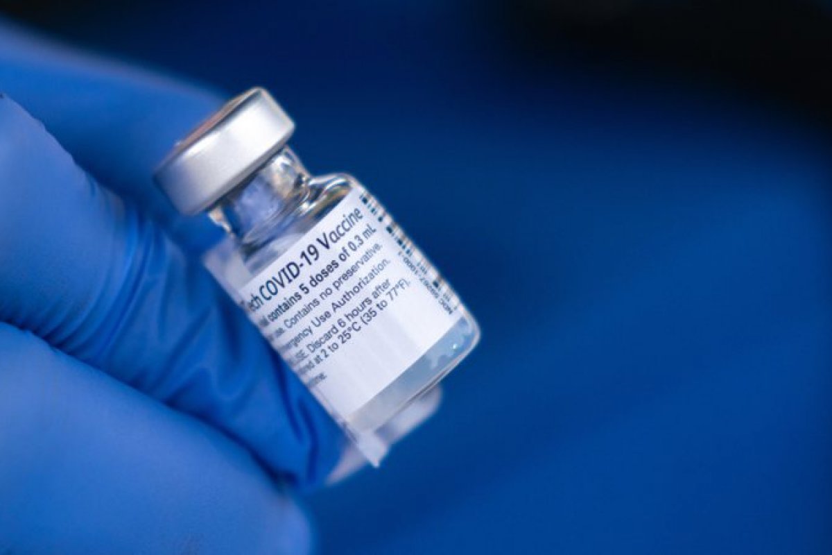 Israelenses pegam Covid-19 após receberem vacina da Pfizer, diz mídia israelense