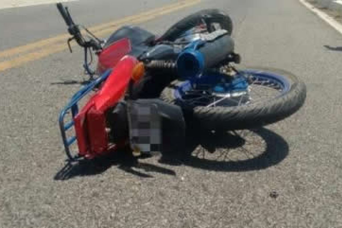 Motociclista invade contramão e mulher da garupa morre