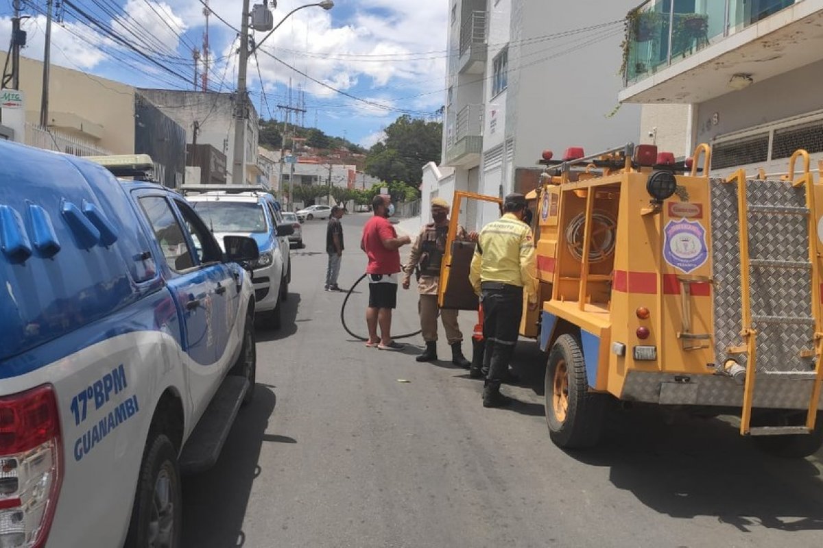 Carregador de celular explode e quarto de imóvel pega fogo em Guanambi