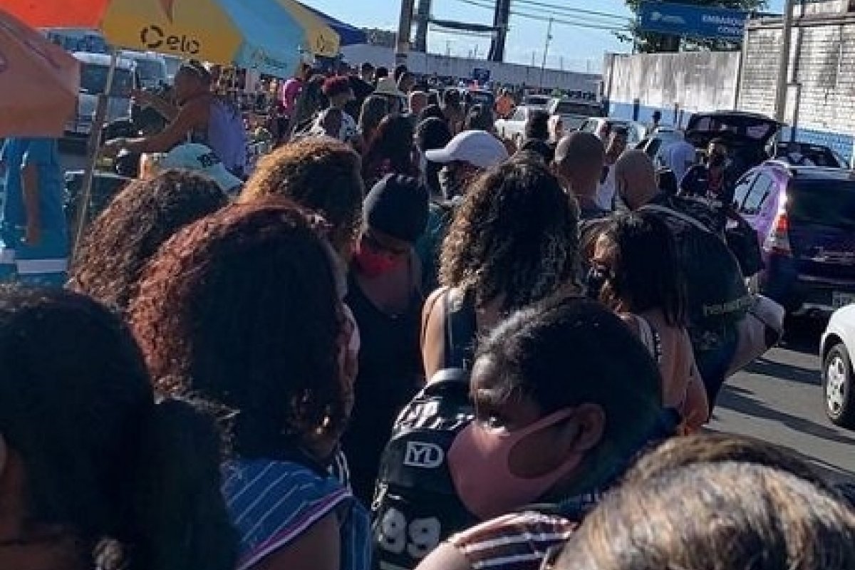 Ferry em Bom Despacho tem espera de 3h para motoristas