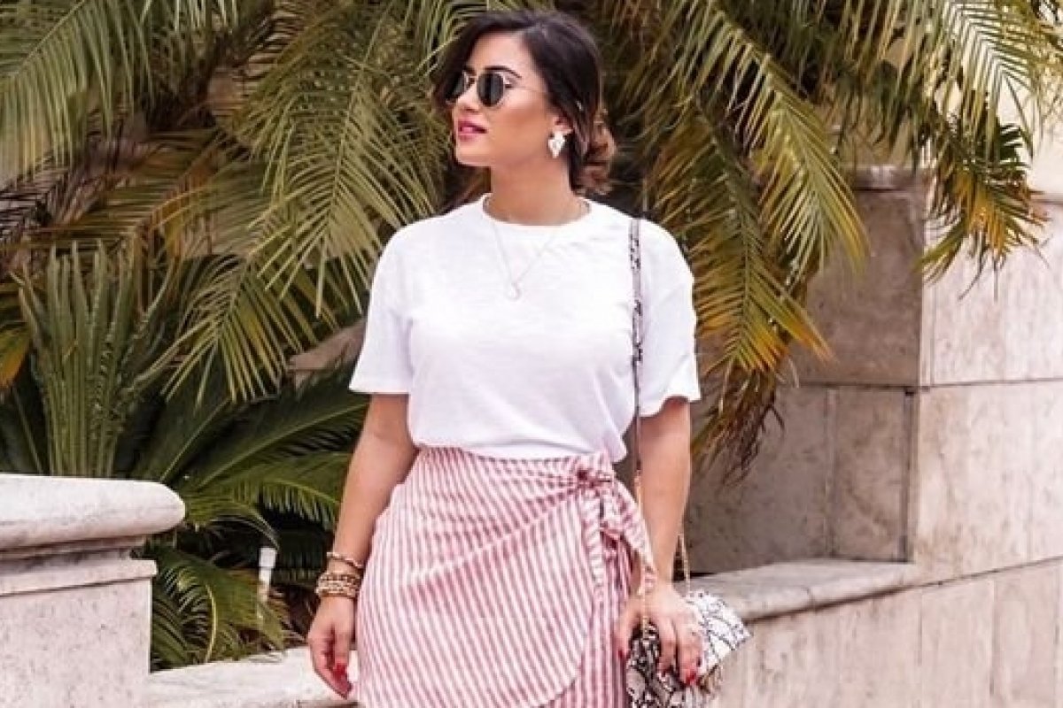 Saiba como usar camiseta branca no verão