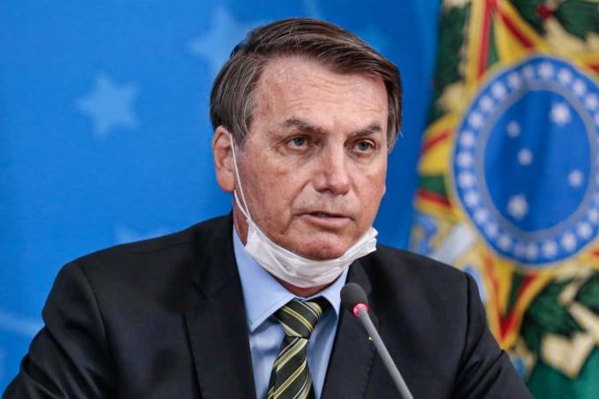 Após fala de Bolsonaro, buscas no Google por riscos de vacinação batem recorde