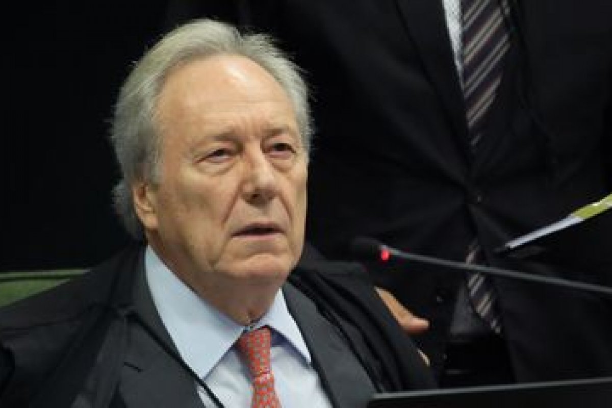 Ricardo Lewandowski manda intimar juiz a cumprir decisão favorável a Lula