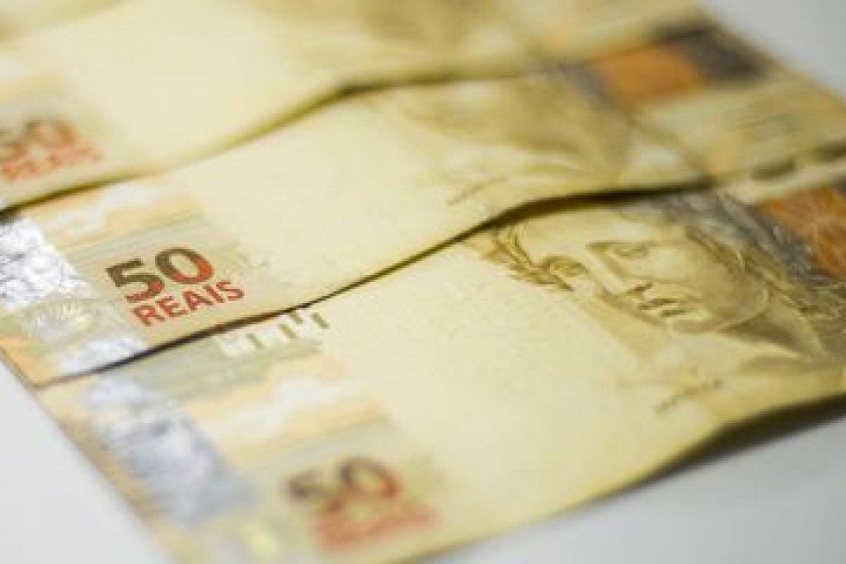 Governo projeta superávit comercial de US$ 53 bi em 2021