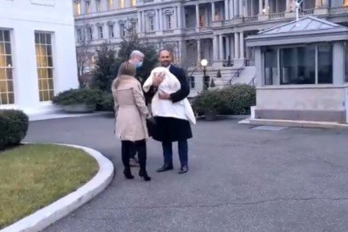 A convite da filha de Donald Trump, Eduardo Bolsonaro visita a Casa Branca