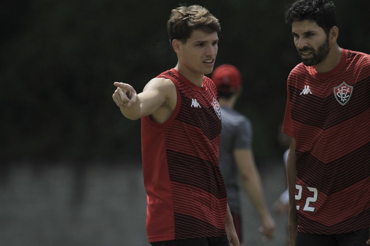 Vico enxerga Vitória em nível competitivo contra rivais na Série B