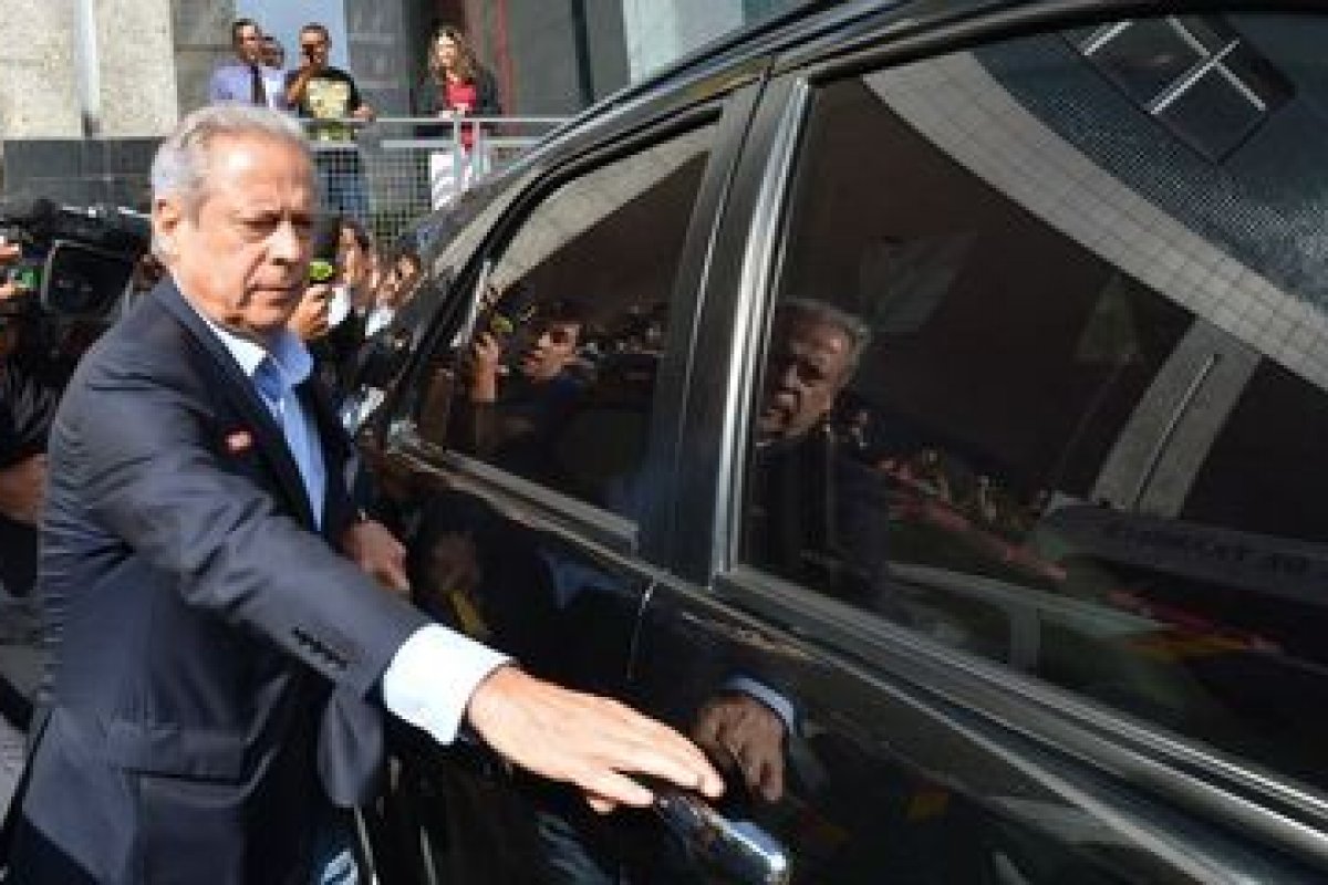 José Dirceu cobra o fim do governo de Jair Bolsonaro.