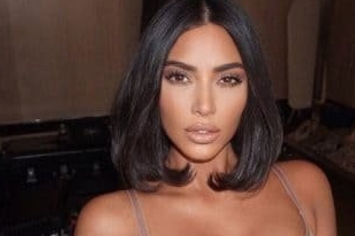 Poderosa! Kim Kardashian vende parte de sua marca de cosméticos por R$ 1 bilhão
