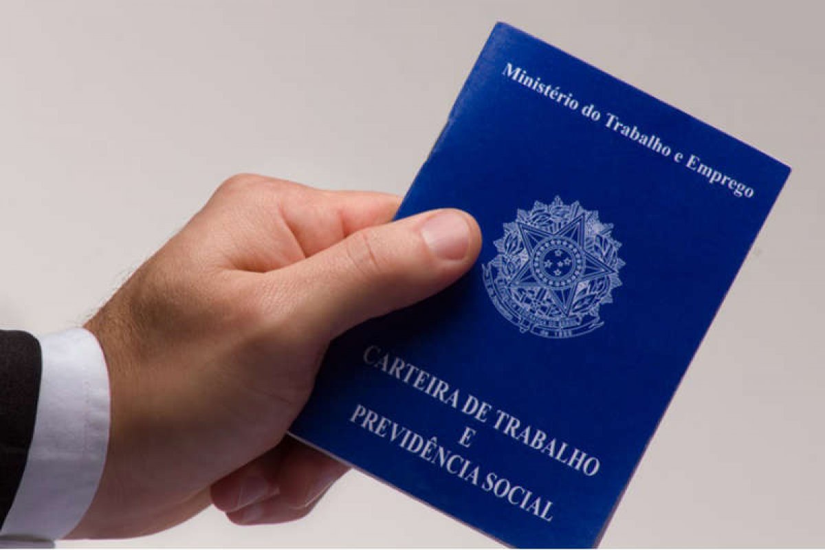 Retomada de empregos com carteira assinada prioriza contratação de homens
