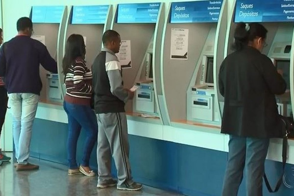 Abono salarial tem reajuste com novo salário mínimo