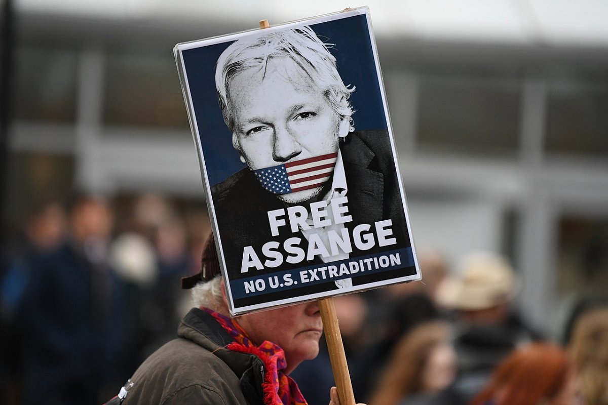 Justiça britânica nega liberdade condicional de Assange sob pagamento de fiança